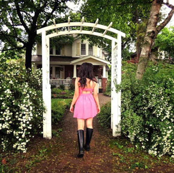 Meet your Posher, Jennifer - Picture 1 of 1